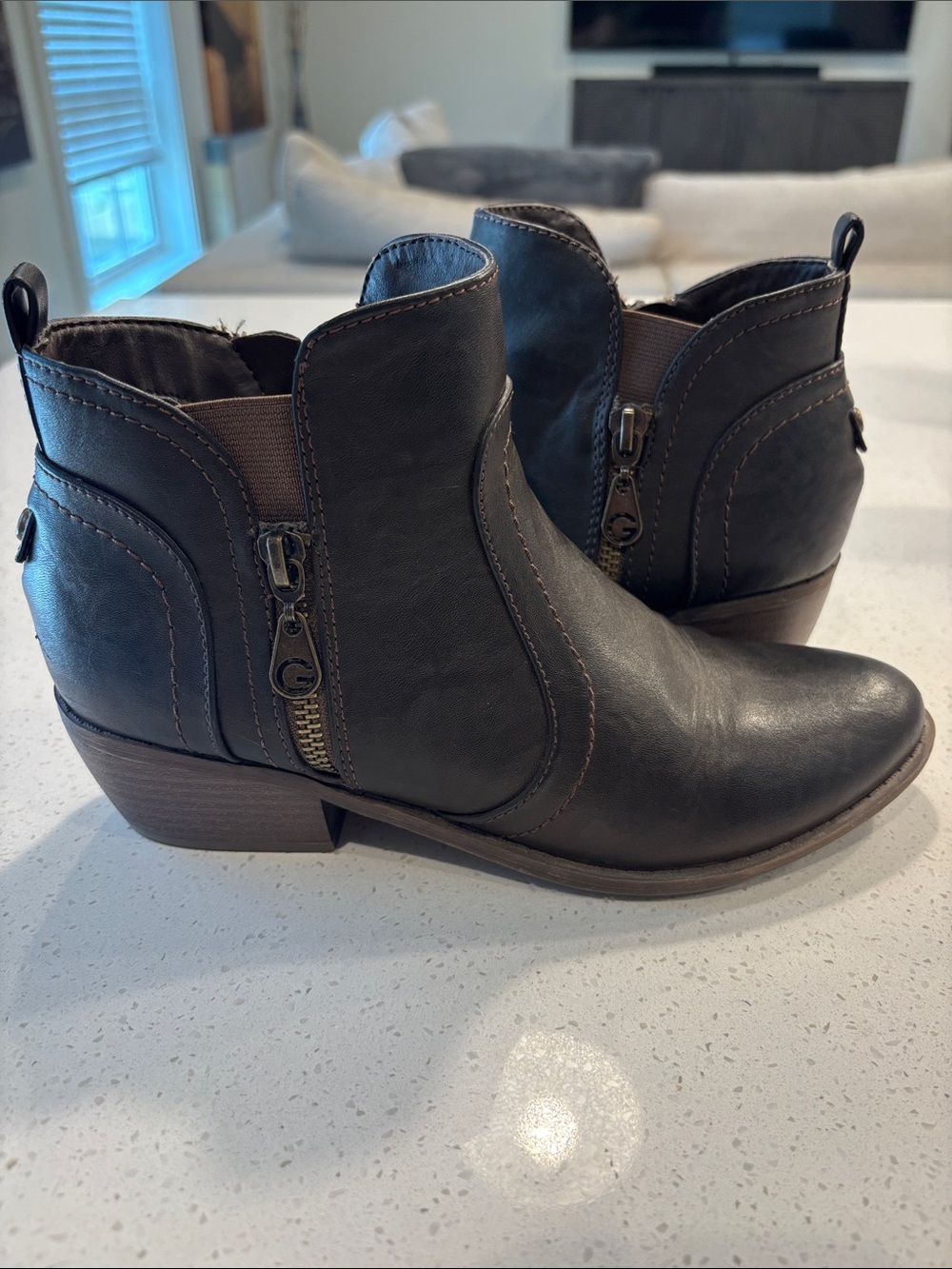G by GUESS Women's Side Zip Ankle Booties Brown Block Heel Size 7